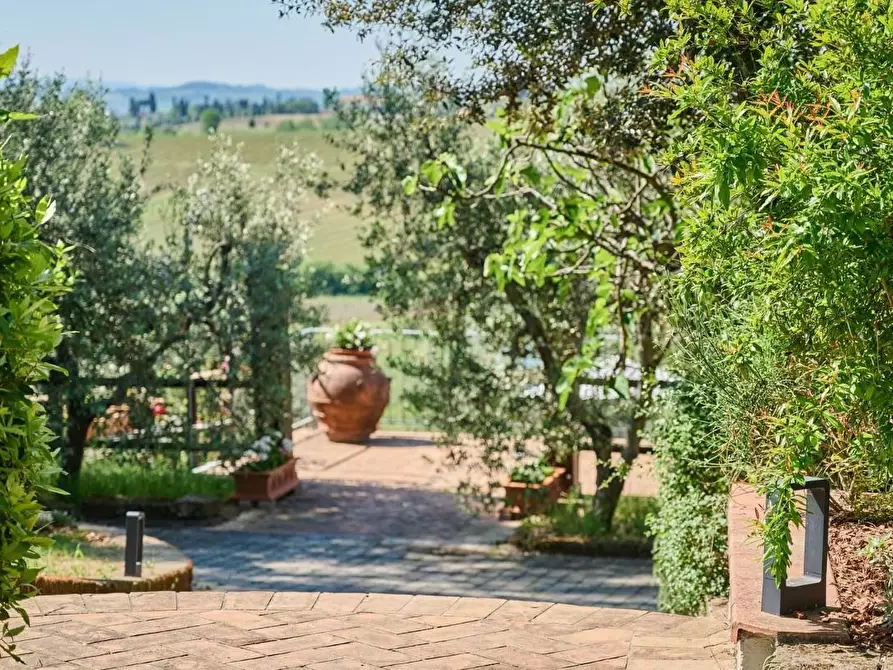 Immagine 21 di Casa colonica in vendita  a Vinci