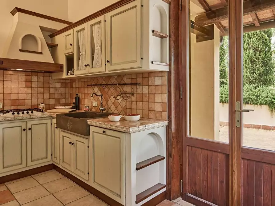 Immagine 20 di Casa colonica in vendita  a Vinci