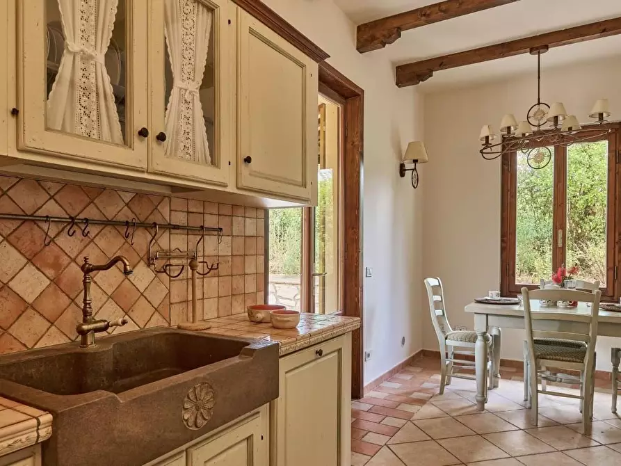 Immagine 9 di Casa colonica in vendita  a Vinci