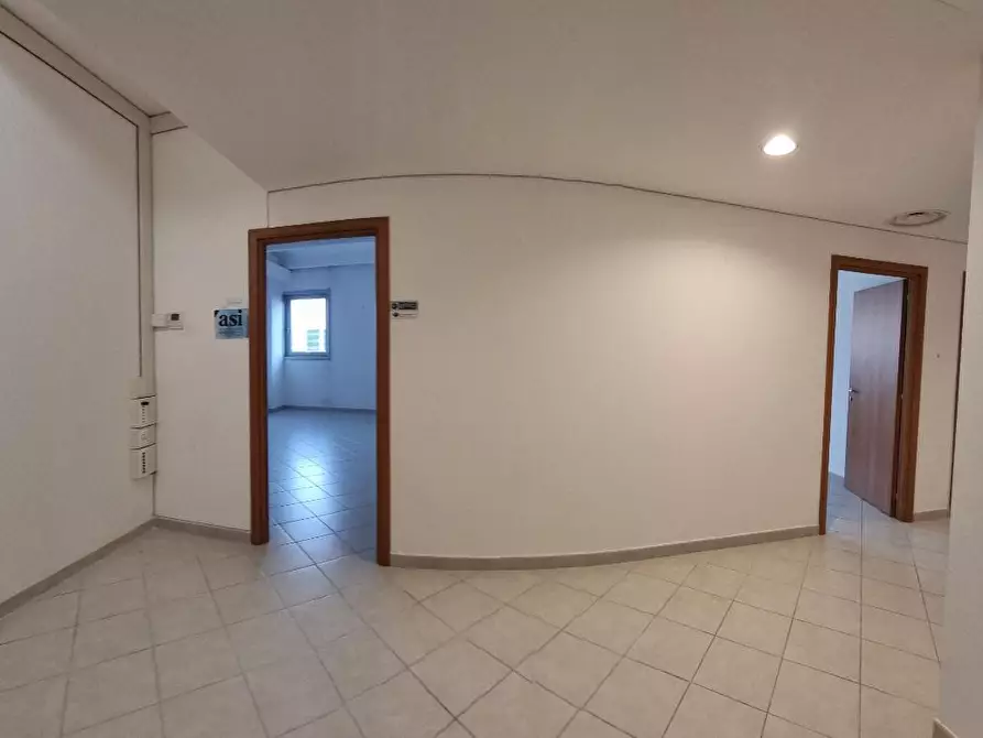 Immagine 15 di Attività artigianale in vendita  a Livorno