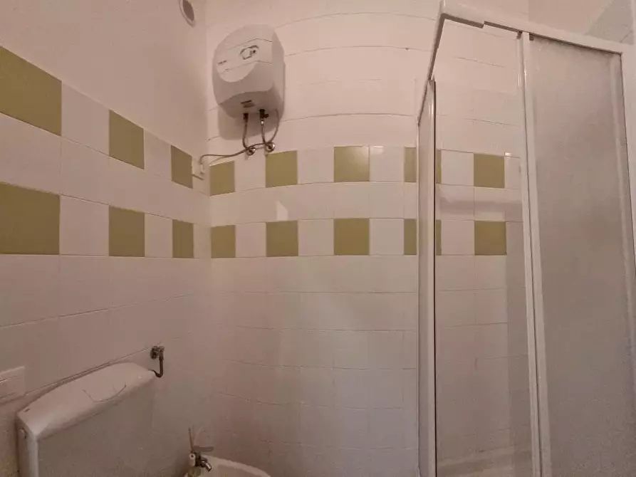 Immagine 5 di Attività artigianale in vendita  a Livorno