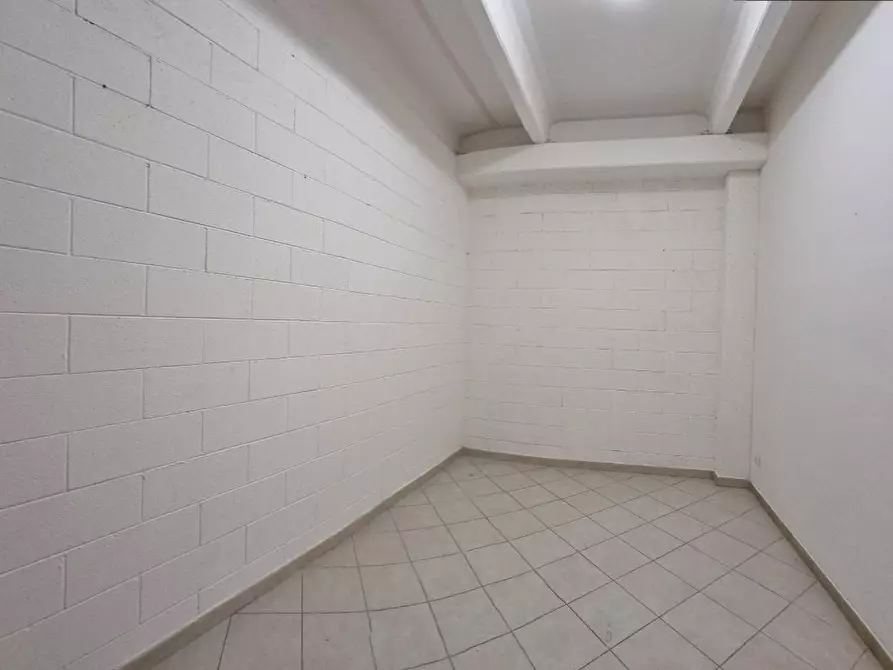 Immagine 14 di Attività artigianale in vendita  a Livorno