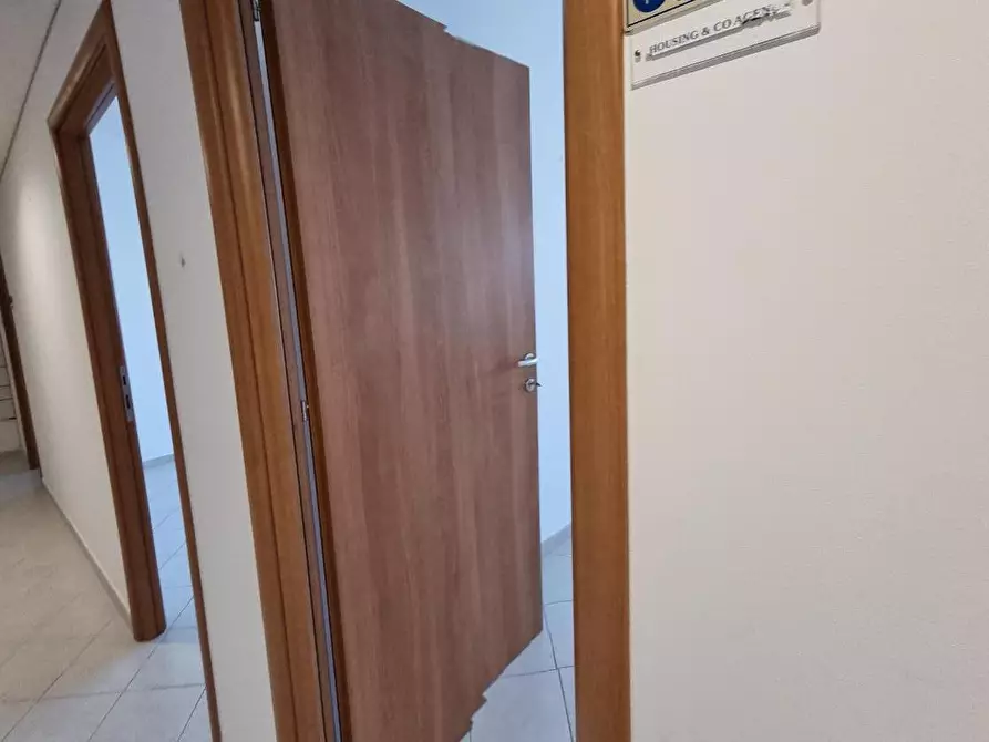 Immagine 2 di Attività artigianale in vendita  a Livorno