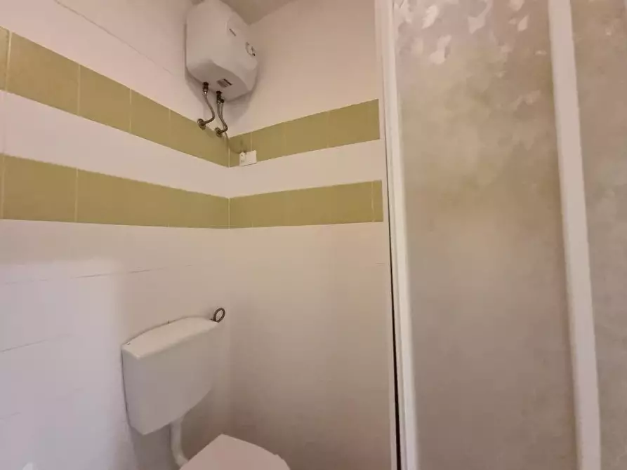 Immagine 4 di Attività artigianale in vendita  a Livorno