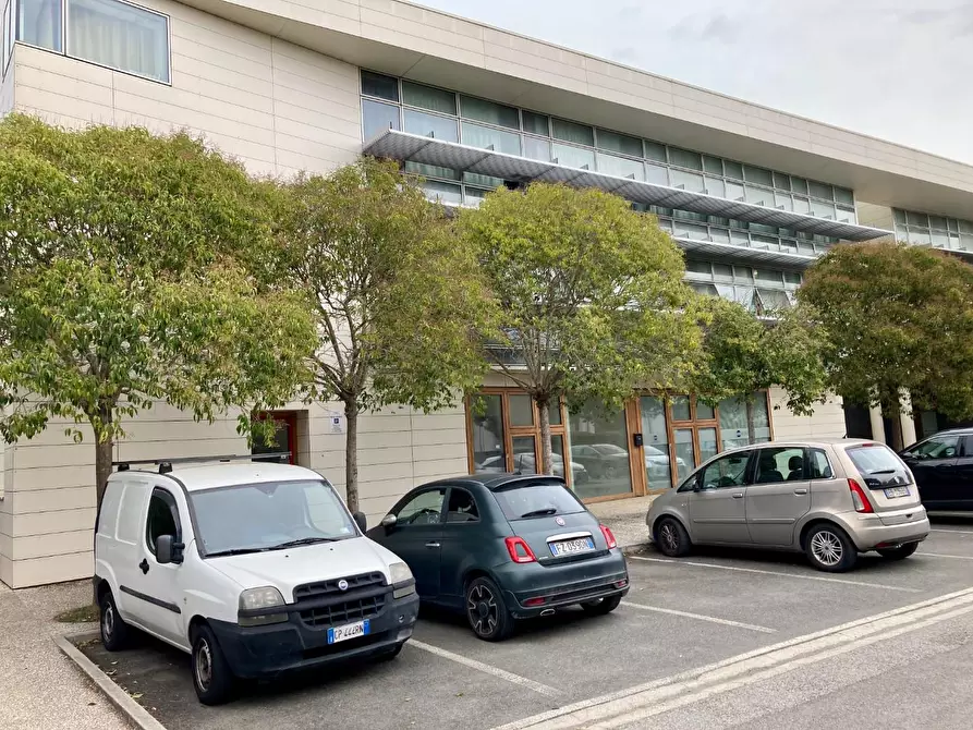 Immagine 14 di Ufficio in vendita  a Pisa