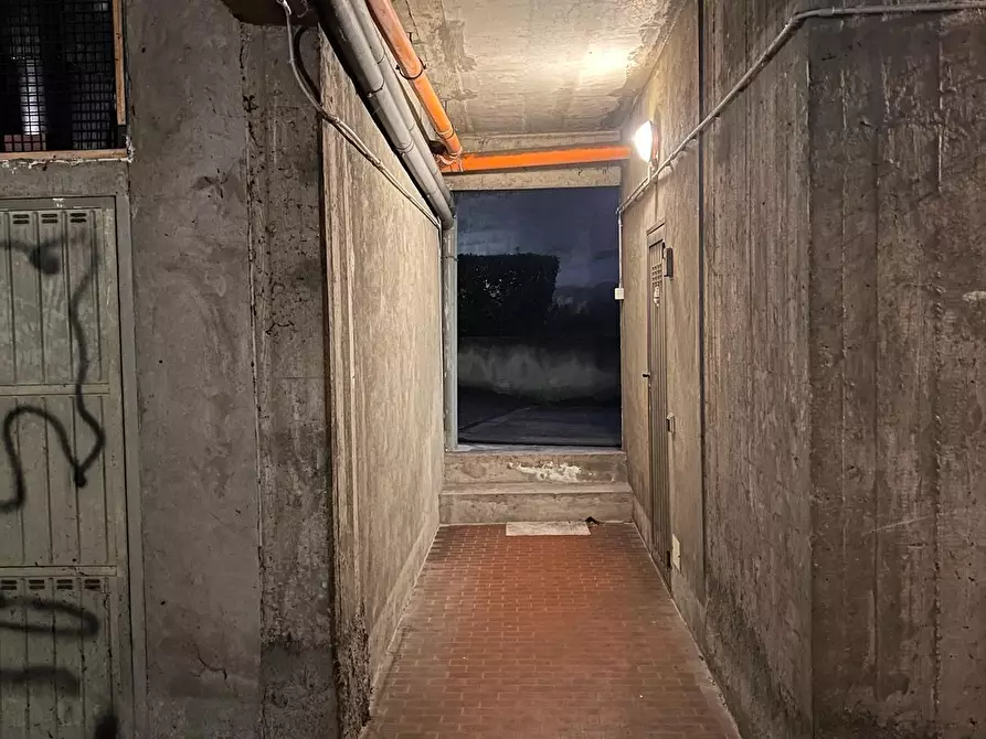 Immagine 8 di Garage in vendita  a Pisa