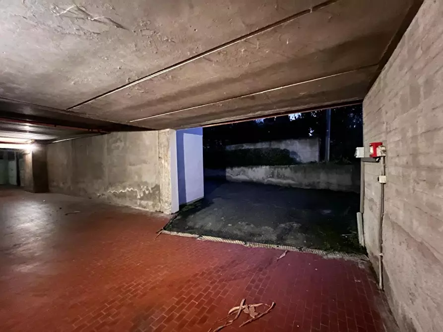Immagine 6 di Garage in vendita  a Pisa