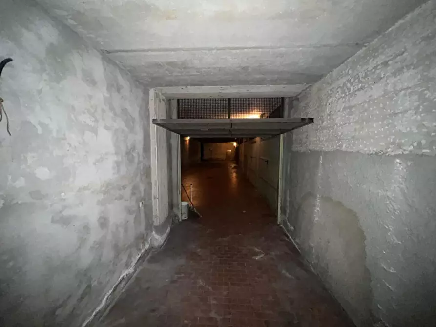 Immagine 4 di Garage in vendita  a Pisa