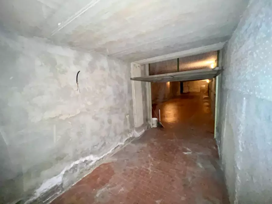 Immagine 3 di Garage in vendita  a Pisa