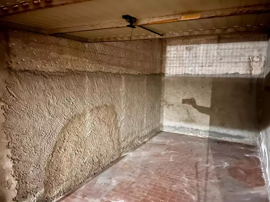 Immagine 5 di Garage in vendita  a Pisa