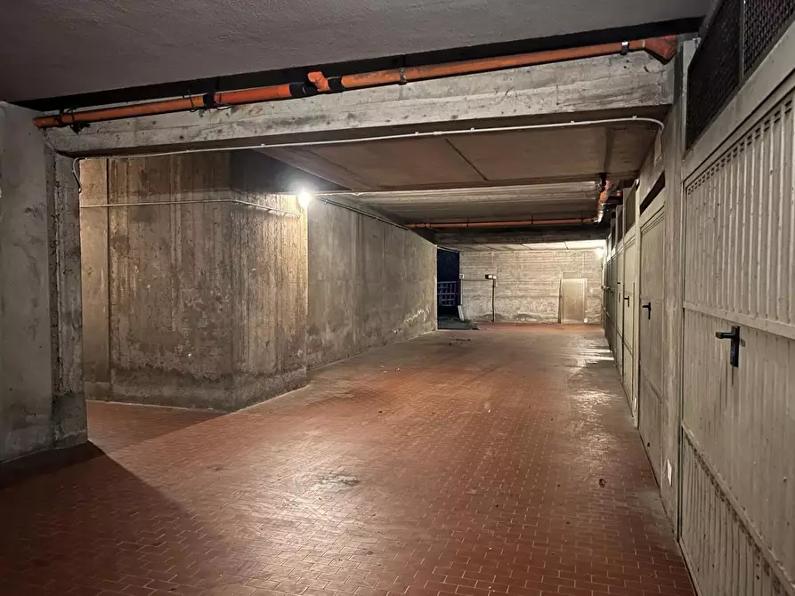 Immagine 7 di Garage in vendita  a Pisa