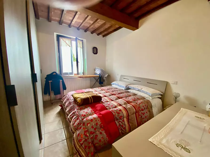 Immagine 13 di Appartamento in vendita  a Lucca