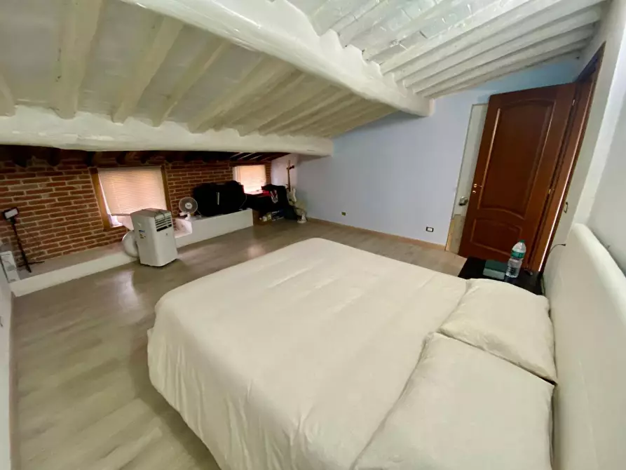 Immagine 28 di Appartamento in vendita  a Lucca