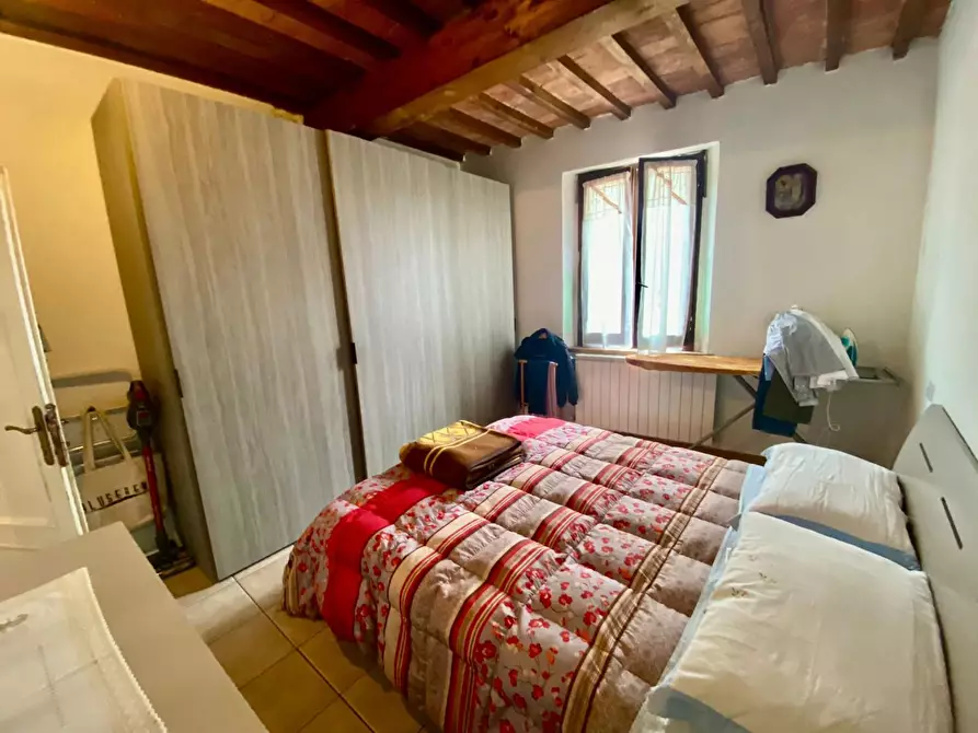 Immagine 14 di Appartamento in vendita  a Lucca