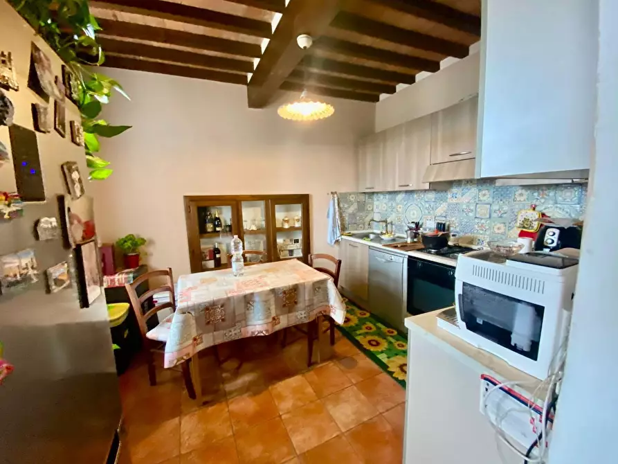 Immagine 9 di Appartamento in vendita  a Lucca