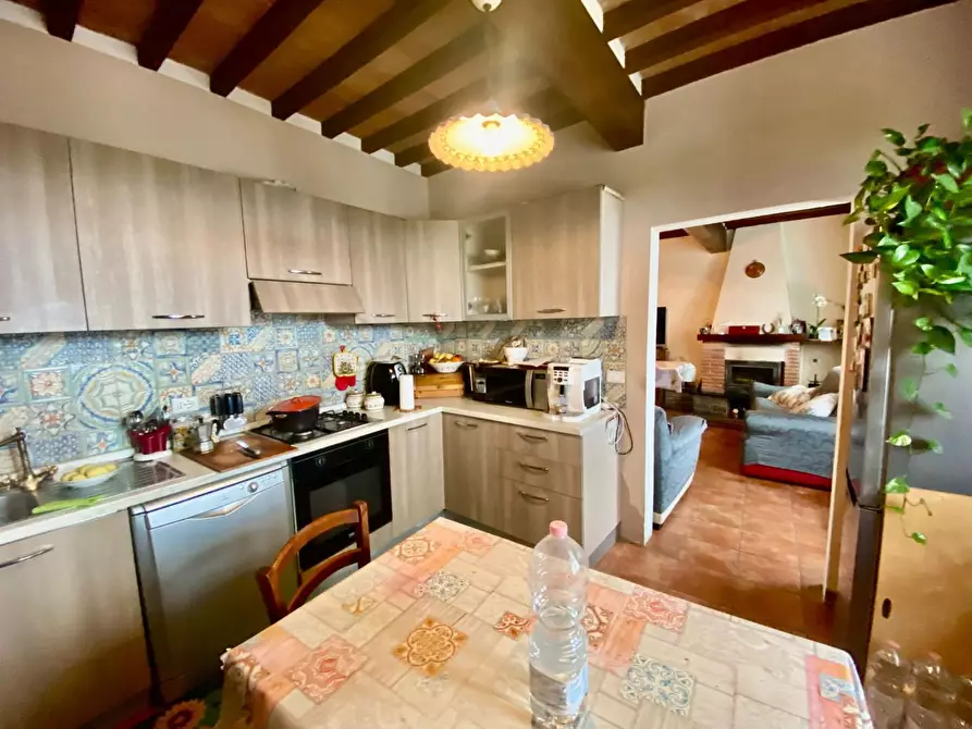 Immagine 12 di Appartamento in vendita  a Lucca