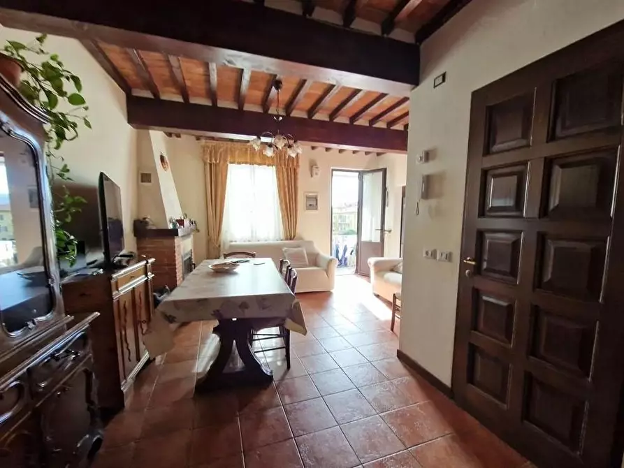 Immagine 7 di Appartamento in vendita  a Lucca