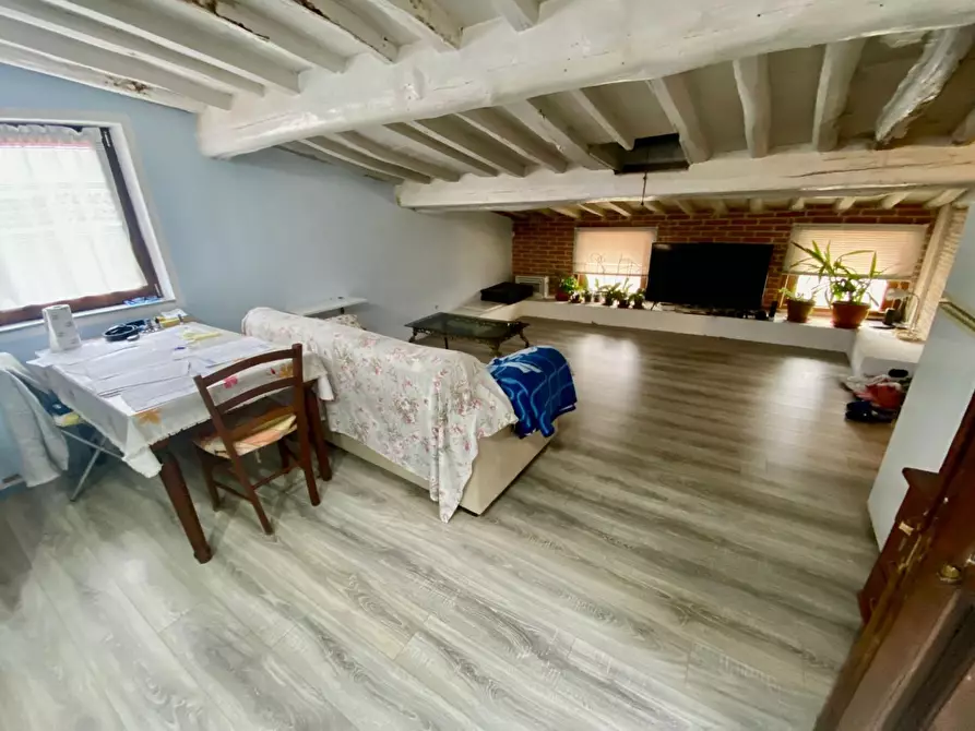 Immagine 25 di Appartamento in vendita  a Lucca