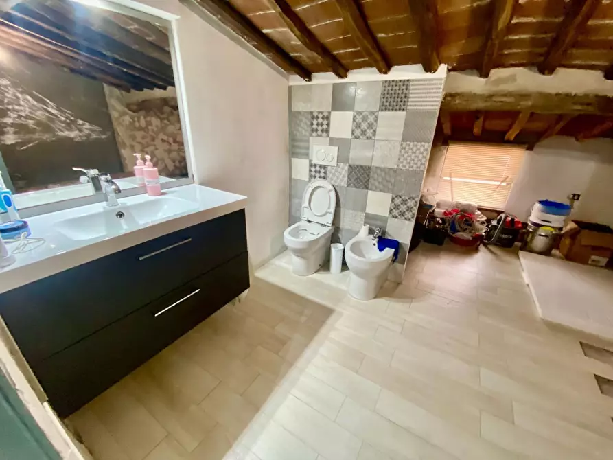 Immagine 24 di Appartamento in vendita  a Lucca