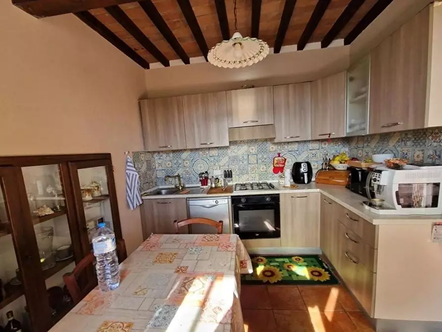 Immagine 11 di Appartamento in vendita  a Lucca