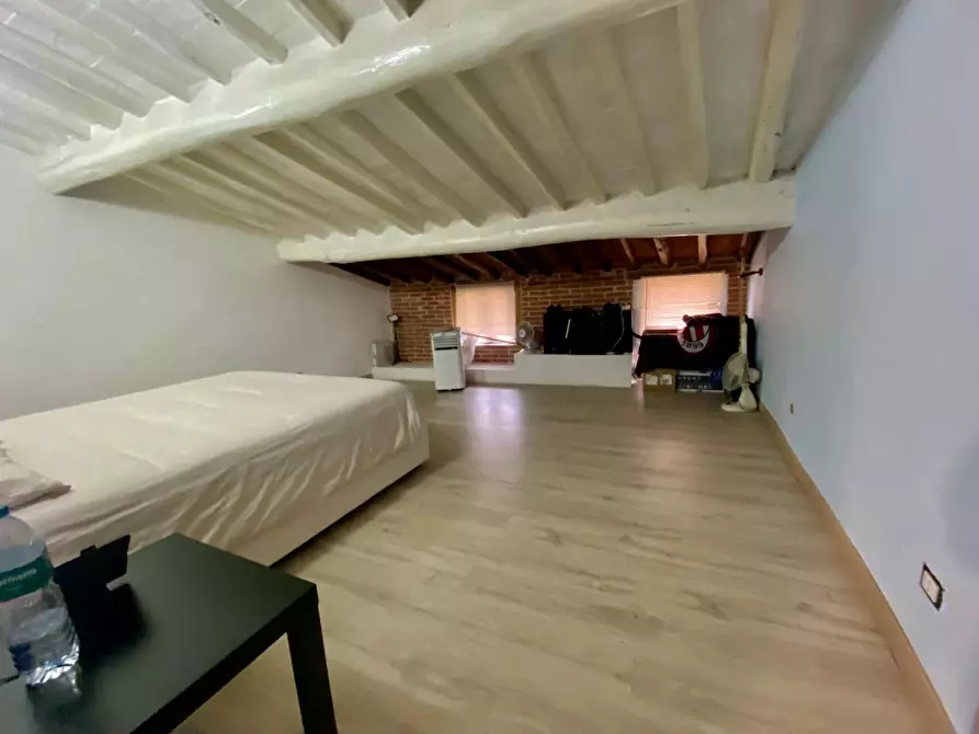 Immagine 27 di Appartamento in vendita  a Lucca