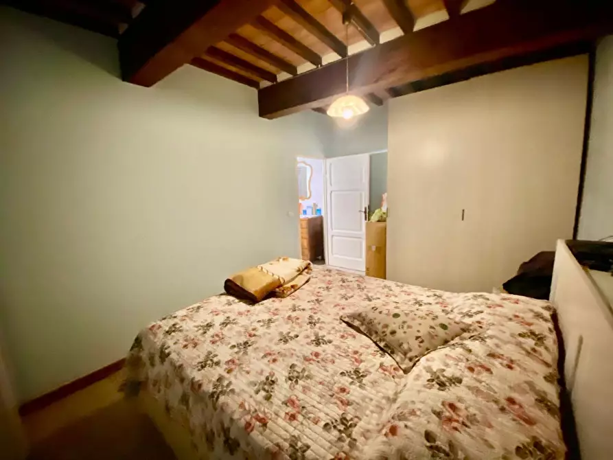 Immagine 17 di Appartamento in vendita  a Lucca