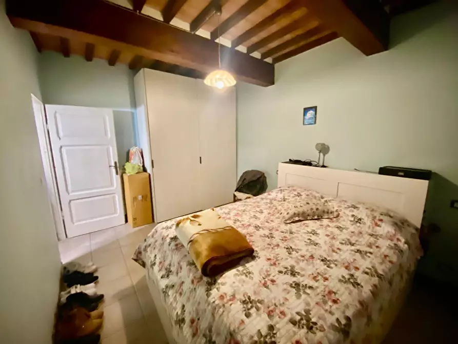 Immagine 16 di Appartamento in vendita  a Lucca