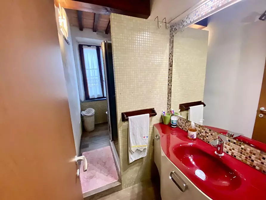 Immagine 22 di Appartamento in vendita  a Lucca