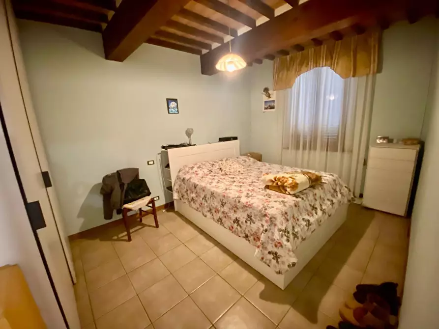 Immagine 15 di Appartamento in vendita  a Lucca