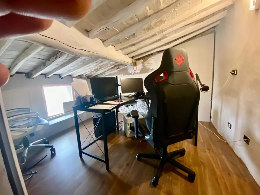 Immagine 29 di Appartamento in vendita  a Lucca