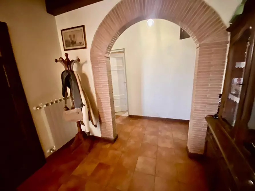 Immagine 10 di Appartamento in vendita  a Lucca