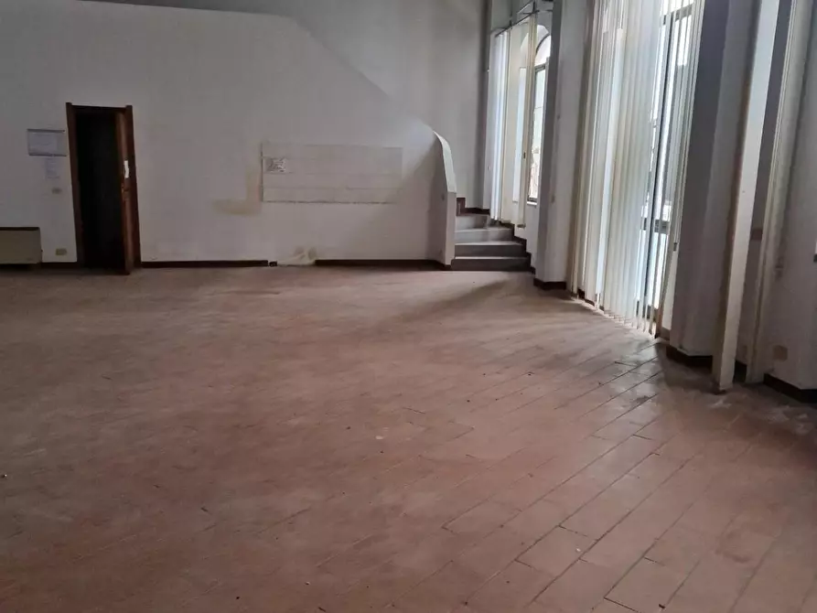 Immagine 6 di Locale commerciale in affitto  a Pisa