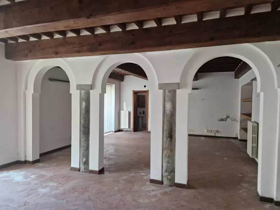 Immagine 7 di Locale commerciale in affitto  a Pisa