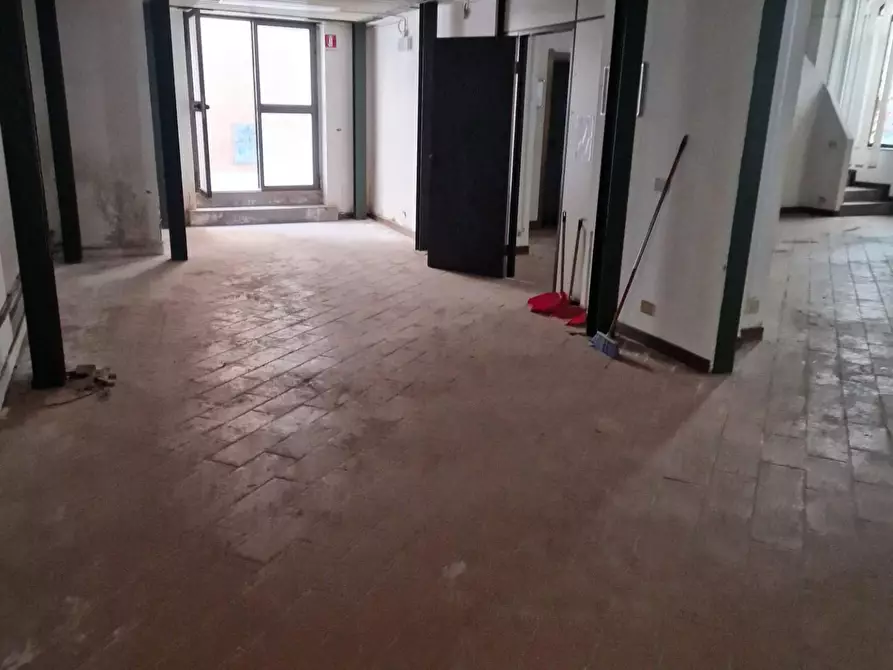 Immagine 4 di Locale commerciale in affitto  a Pisa