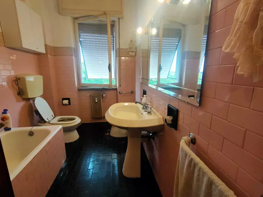 Immagine 9 di Appartamento in vendita  a Carrara