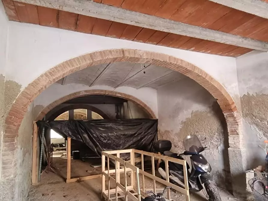 Immagine 5 di Locale commerciale in vendita  a Fauglia