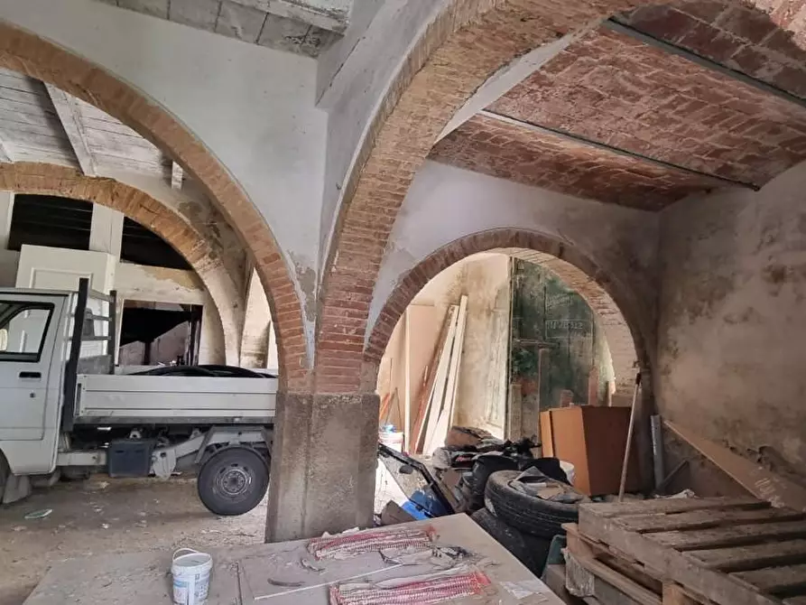 Immagine 12 di Locale commerciale in vendita  a Fauglia