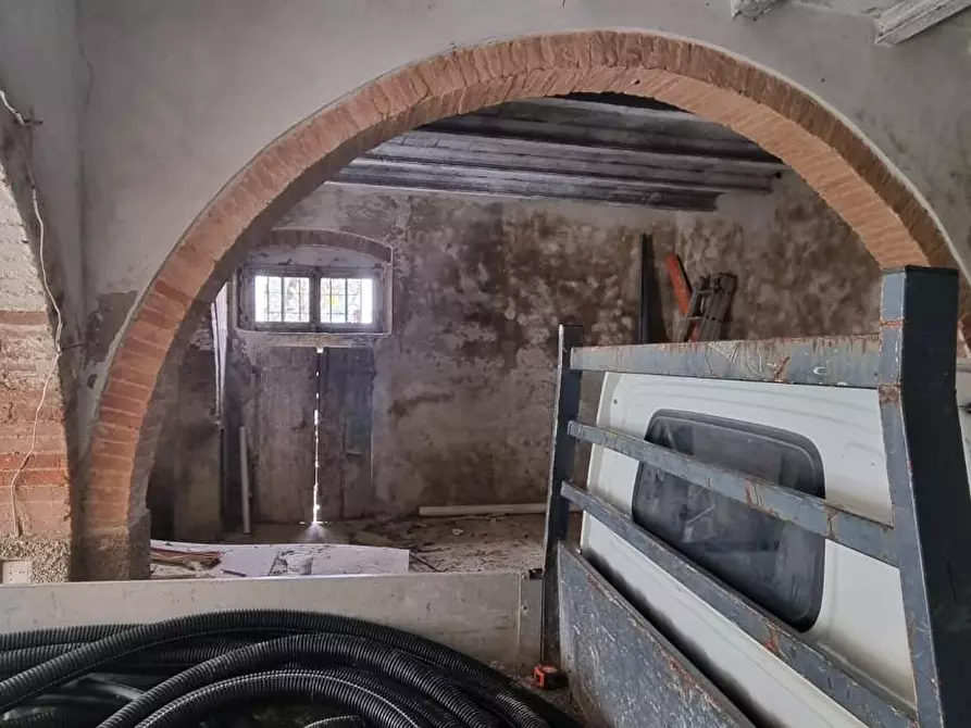 Immagine 18 di Locale commerciale in vendita  a Fauglia