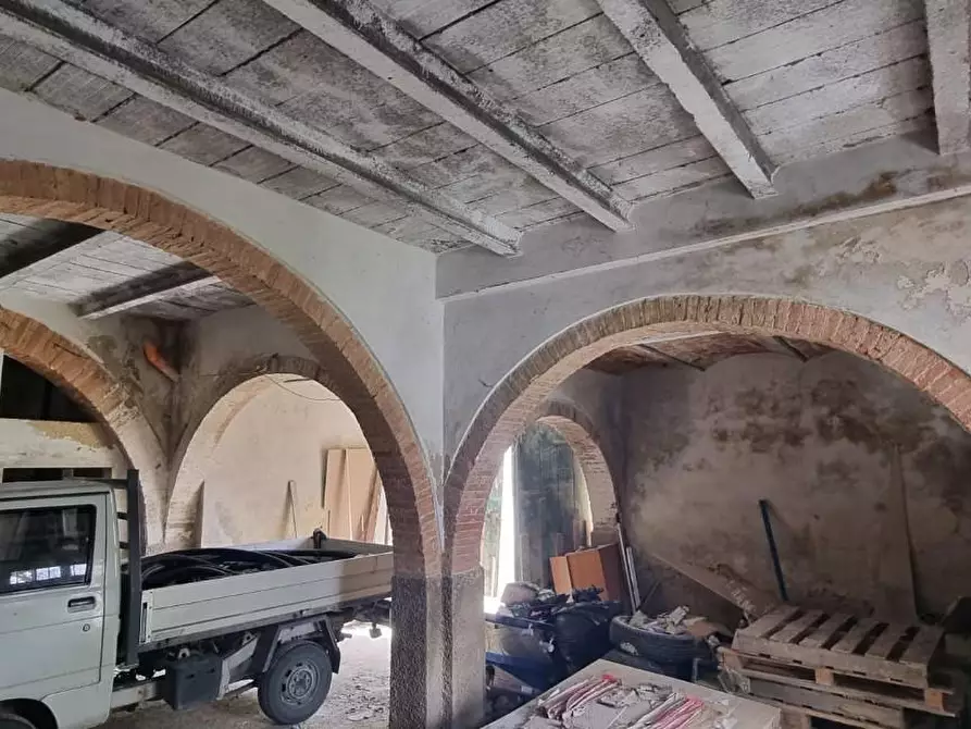 Immagine 10 di Locale commerciale in vendita  a Fauglia