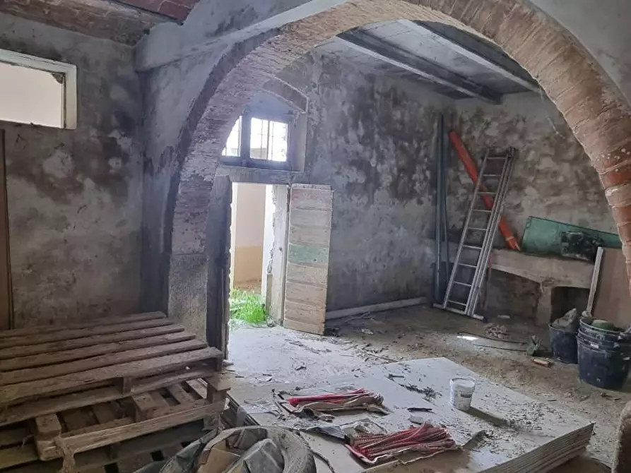 Immagine 14 di Locale commerciale in vendita  a Fauglia