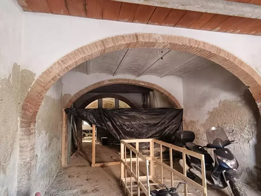 Immagine 3 di Locale commerciale in vendita  a Fauglia