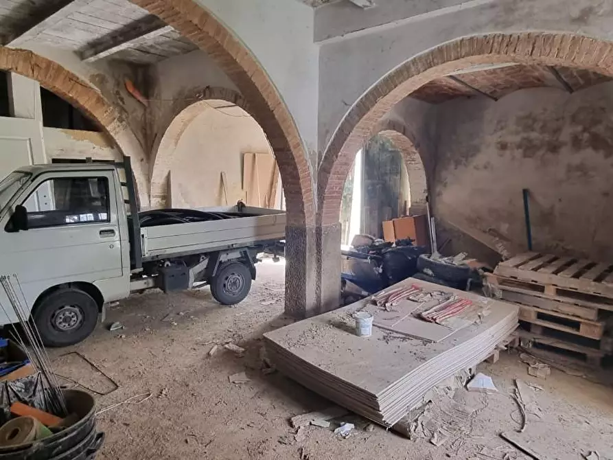 Immagine 8 di Locale commerciale in vendita  a Fauglia