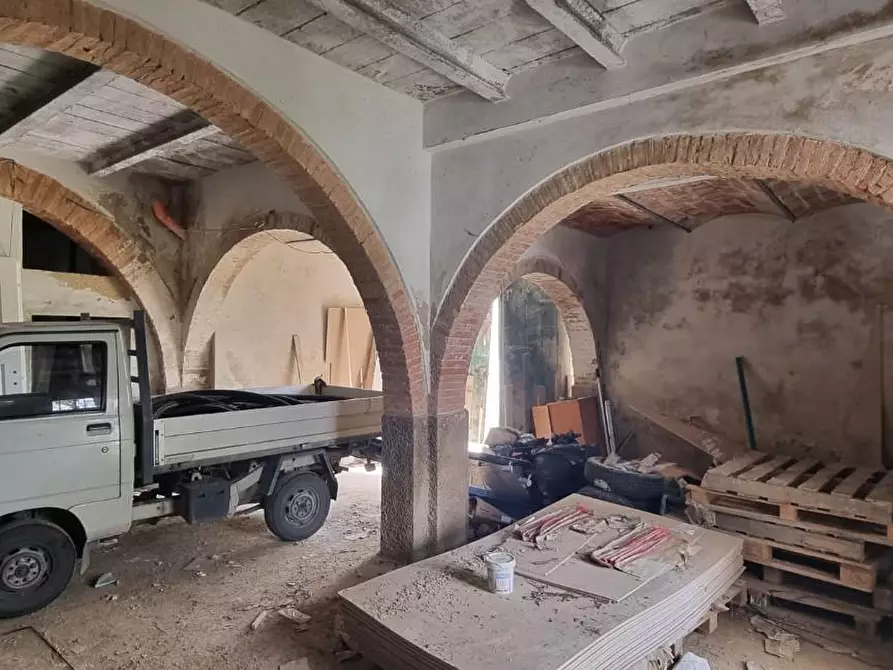 Immagine 11 di Locale commerciale in vendita  a Fauglia