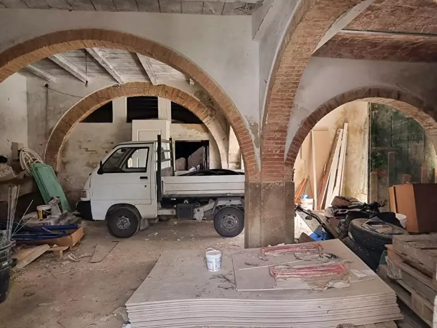 Immagine 13 di Locale commerciale in vendita  a Fauglia