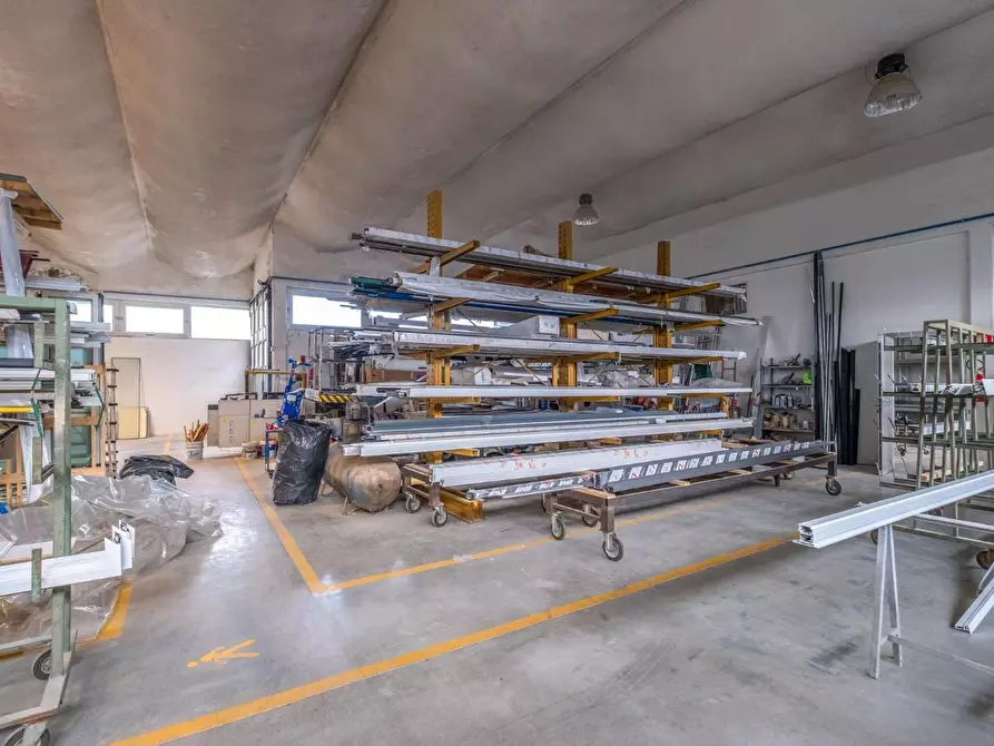 Immagine 26 di Attività artigianale in vendita  a Bientina