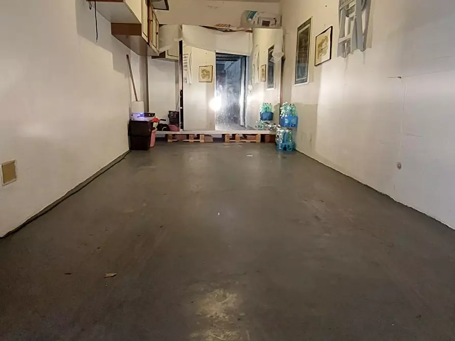 Immagine 1 di Garage in vendita  a Cascina
