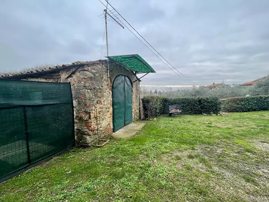 Immagine 41 di Rustico / casale in vendita  a Capannori