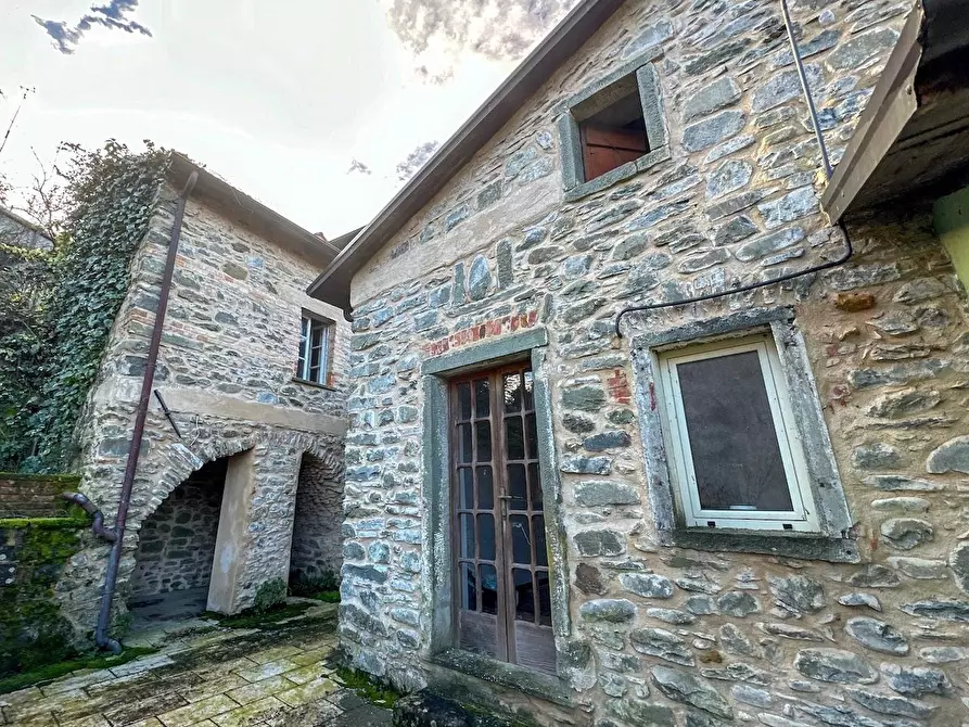 Immagine 1 di Casa semindipendente in vendita  a Pontremoli