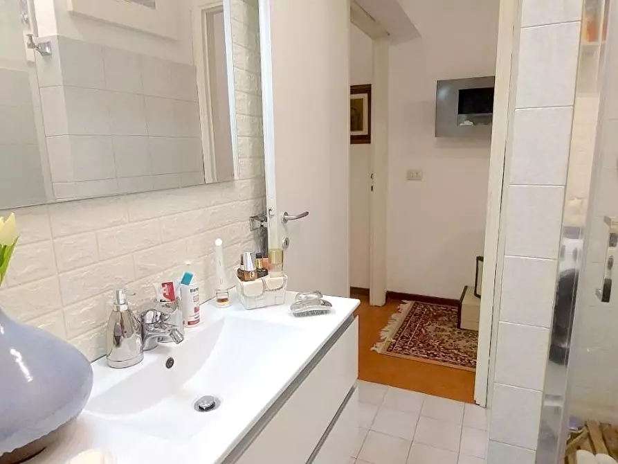 Immagine 18 di Appartamento in vendita  a Carrara