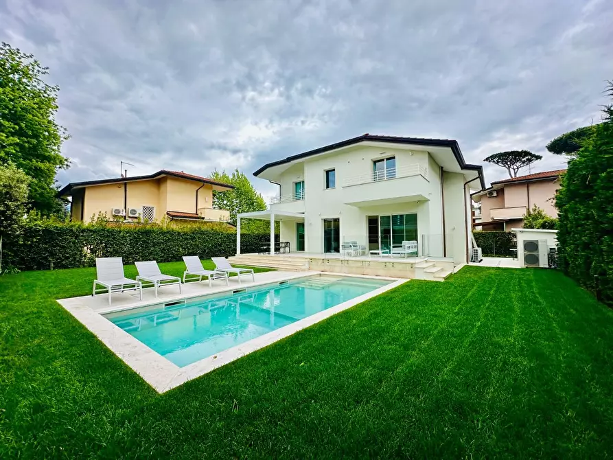 Immagine 62 di Villa in vendita  a Pietrasanta